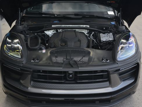 Certified 2026 Porsche Macan Turbo AWD/4WD image 37