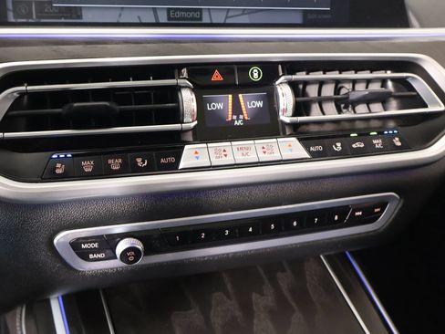 Used 2022 BMW X7 xDrive40i w/ M Sport Package AWD/4WD image 8