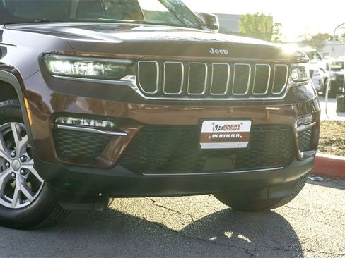 Used 2022 Jeep Grand Cherokee Limited w/ Trailer Tow Prep Group (B) image 3