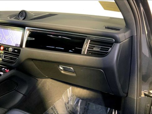 Used 2026 Porsche Macan AWD/4WD image 22