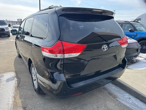 Used 2014 Toyota Sienna LE image 4