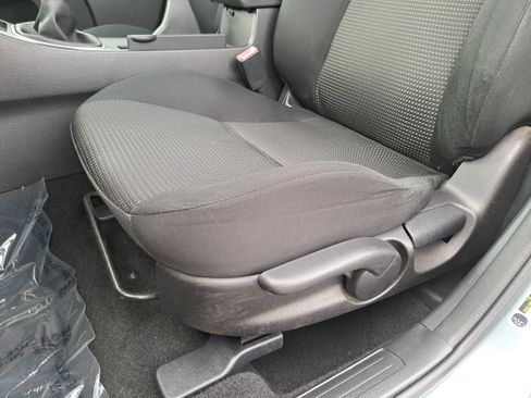 Used 2013 MAZDA MAZDA3 i Touring FWD image 27