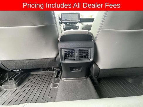 Used 2023 Toyota Venza Limited AWD/4WD image 17