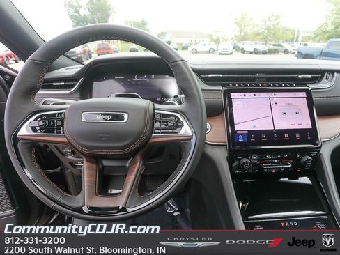 New 2025 Jeep Grand Cherokee L Summit w/ Advanced Protech Group IV image 11