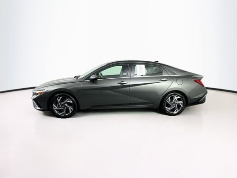 Used 2025 Hyundai Elantra SEL FWD image 4