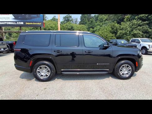 Used 2023 Jeep Wagoneer 4WD image 9