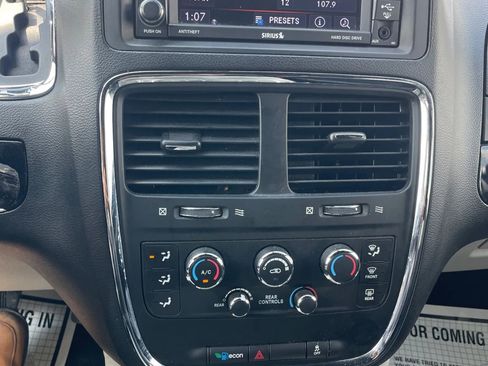Used 2019 Dodge Grand Caravan SXT FWD image 23