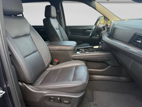 Used 2025 Chevrolet Suburban Z71 AWD/4WD image 14