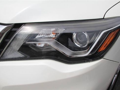 Used 2018 Nissan Pathfinder SL w/ SL Premium Package AWD/4WD image 12