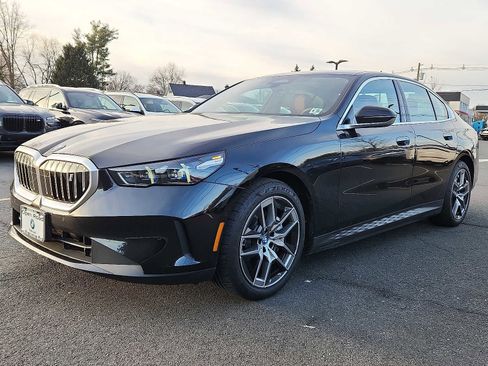 Used 2024 BMW i5 eDrive40i w/ Convenience Package image 3