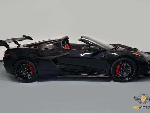 Used 2026 Chevrolet Corvette ZR1 w/ ZR1 Carbon Fiber Aero Package image 4