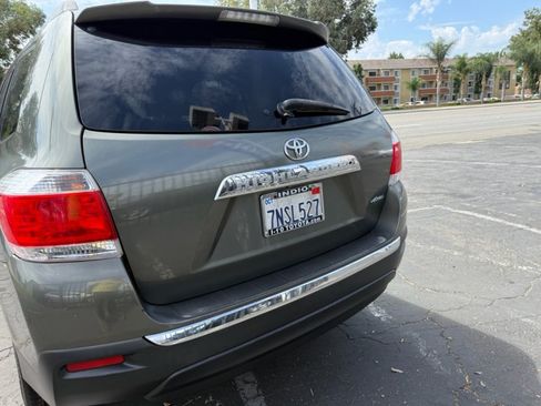 Used 2012 Toyota Highlander Limited w/ Tow Pkg AWD/4WD image 7