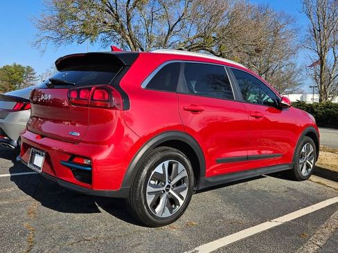 Used 2022 Kia Niro EX image 6