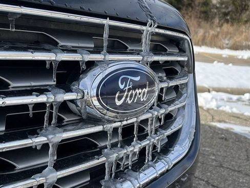 Used 2022 Ford Edge SEL image 11