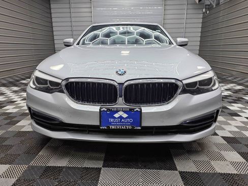 Used 2019 BMW 530i xDrive w/ Convenience Package AWD/4WD image 3
