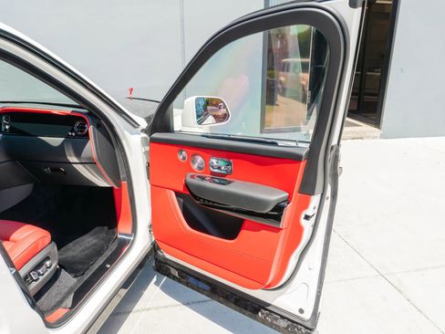 Used 2026 Rolls-Royce Cullinan AWD/4WD image 79