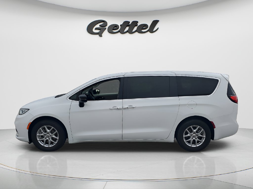 Used 2024 Chrysler Pacifica Touring-L FWD image 8