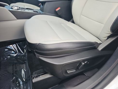 Used 2023 Ford Escape Platinum image 29