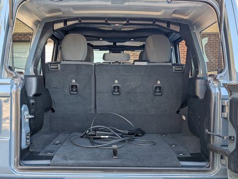 Used 2025 Jeep Wrangler Sahara image 18