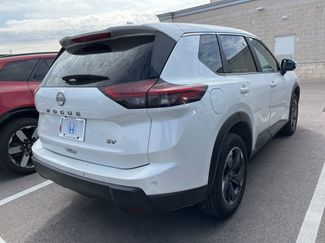 Used 2024 Nissan Rogue SV video 3