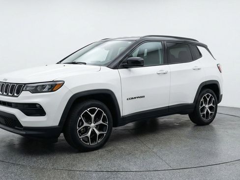 Used 2025 Jeep Compass Limited AWD/4WD image 3