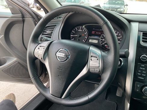 Used 2015 Nissan Altima 2.5 SV w/ Convenience Package image 18