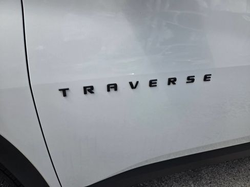 Used 2023 Chevrolet Traverse RS FWD image 4
