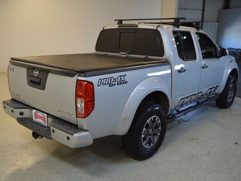Used 2018 Nissan Frontier PRO-4X AWD/4WD image 3