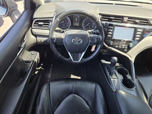 Used 2020 Toyota Camry SE FWD image 12