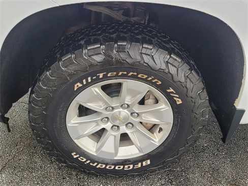 Used 2020 Chevrolet Silverado 1500 LT w/ Convenience Package image 17