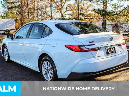 Used 2025 Toyota Camry LE image 5