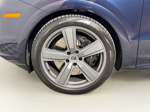 New 2025 Porsche Cayenne Turbo image 37