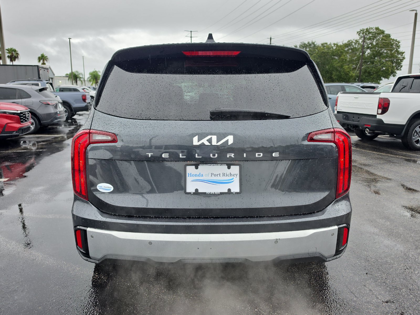 Used 2024 Kia Telluride LX FWD image 5