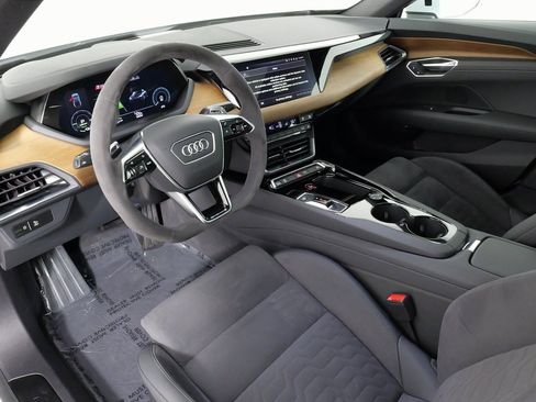 Used 2023 Audi e-tron GT Premium Plus image 31