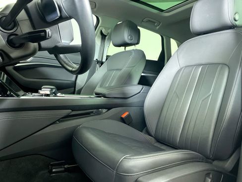 Certified 2022 Audi e-tron Premium w/ Convenience Plus Package image 19