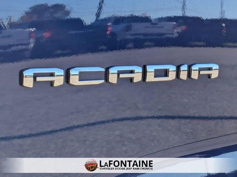 Used 2023 GMC Acadia SLE image 10