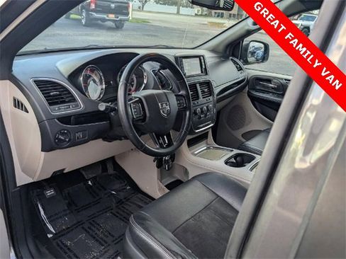 Used 2019 Dodge Grand Caravan SXT image 13