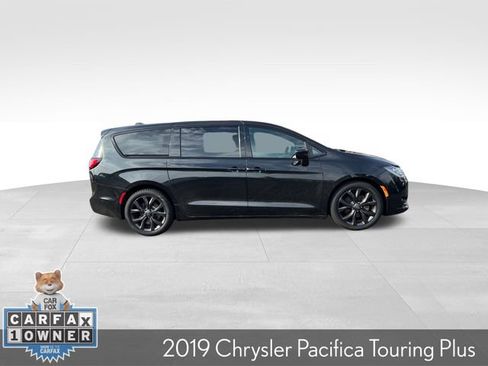 Used 2019 Chrysler Pacifica Touring Plus w/ Advanced Safetytec Group image 5