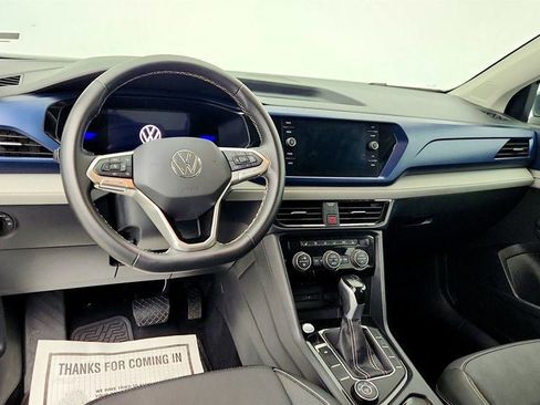 Used 2024 Volkswagen Taos SE image 12