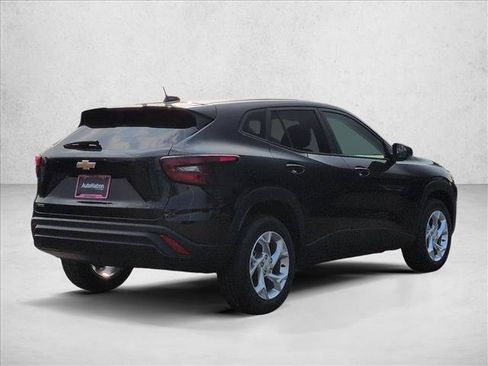 New 2026 Chevrolet Trax LS w/ LS Convenience Package FWD image 2