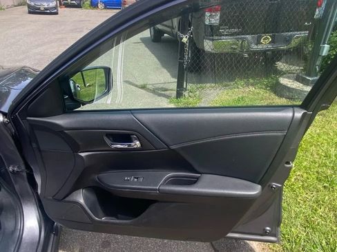 Used 2017 Honda Accord Sport image 12