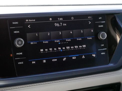 Certified 2023 Volkswagen Taos SE w/ Black Wheel Package image 22