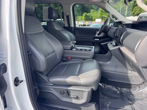 Used 2025 Ford Expedition Active RWD image 26