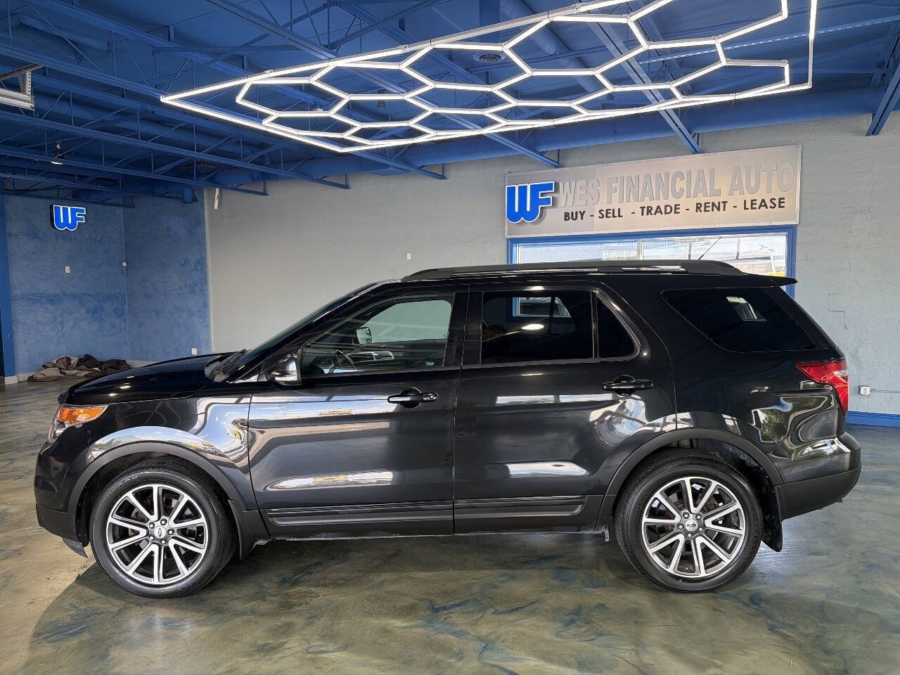 Used 2015 Ford Explorer XLT w/ Equipment Group 202A AWD/4WD image 13