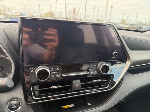 Used 2023 Toyota Highlander XLE image 22