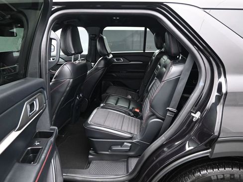 Used 2025 Ford Explorer ST-Line w/ ST-Line Street Pack image 19