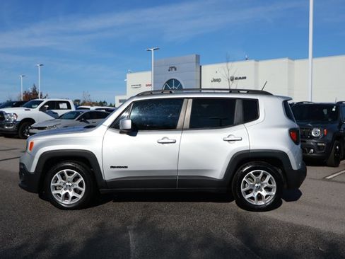 Used 2017 Jeep Renegade Latitude image 9