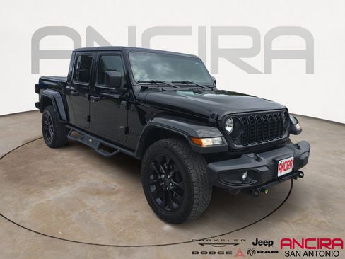 Used 2025 Jeep Gladiator Sport AWD/4WD image 1