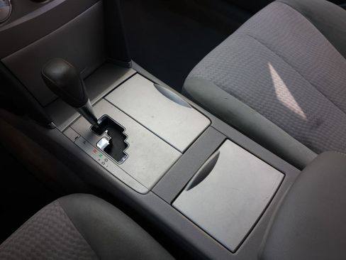 Used 2010 Toyota Camry LE FWD image 36