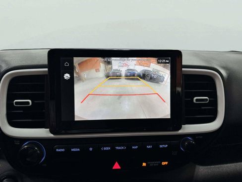 Used 2024 Hyundai Venue Limited FWD image 53